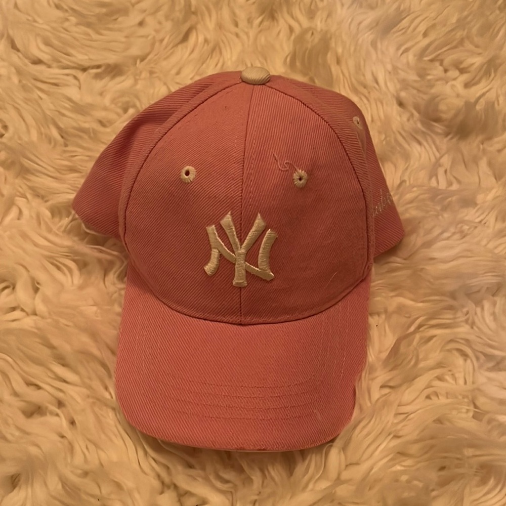 Yankees pink hat